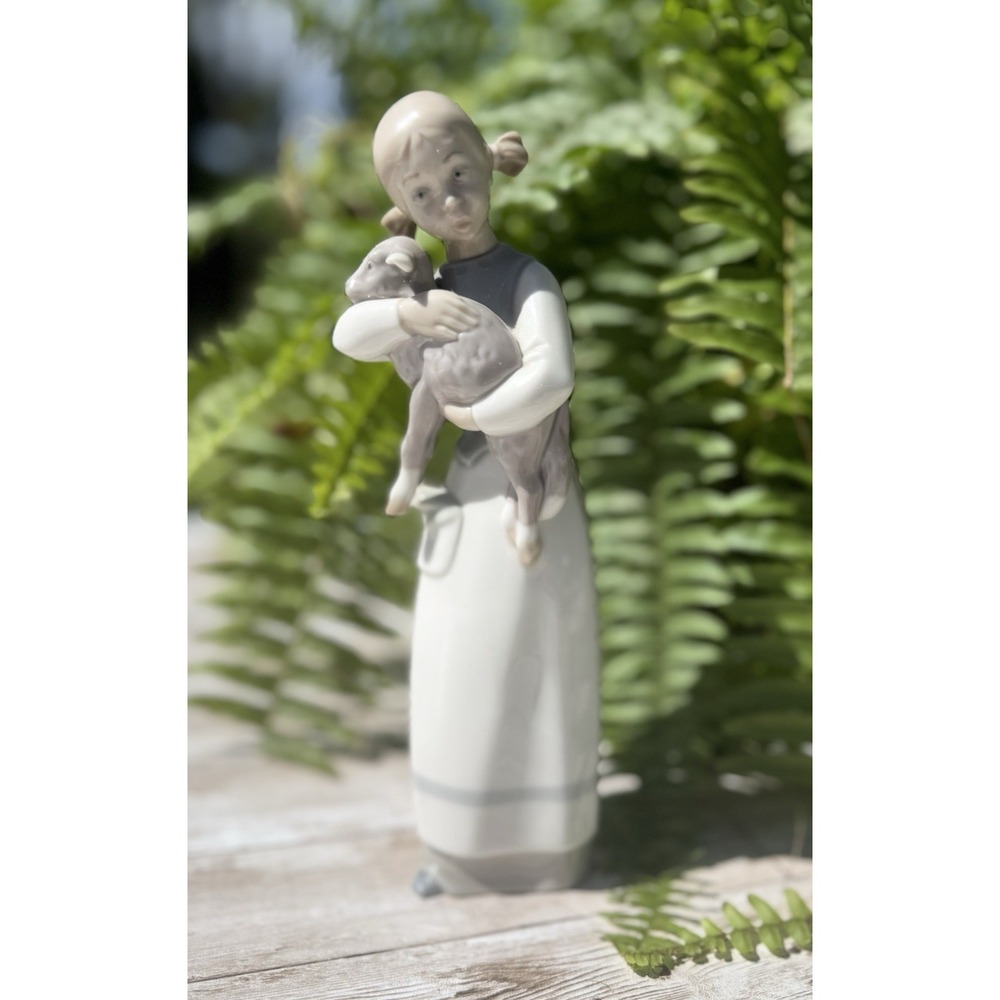 Lladro Porcelain Figurine GIRL WITH LAMB #1010 VTG 1980s Julio Fernández Spain